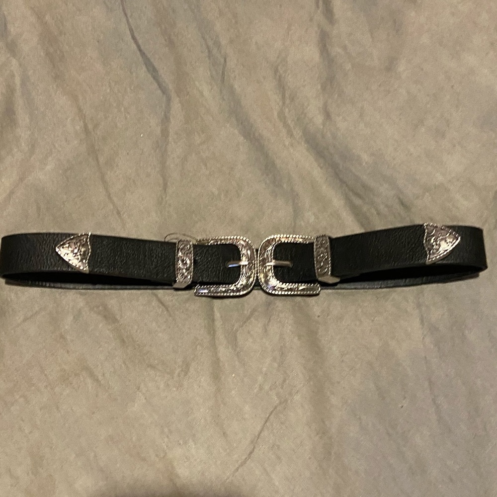 Double buckle western style belt